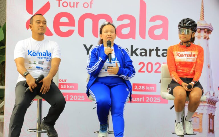 Yayasan Kemala Bhayangkari Gelar Baksos Perbaikan Irigasi Jalan di Yogyakarta