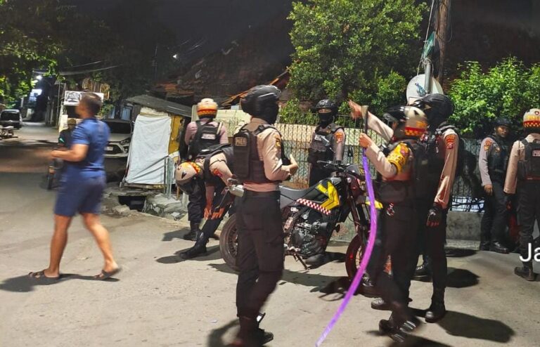 Patroli Perintis Presisi Polres Pelabuhan Tanjungperak Berhasil Bubarkan Gengster