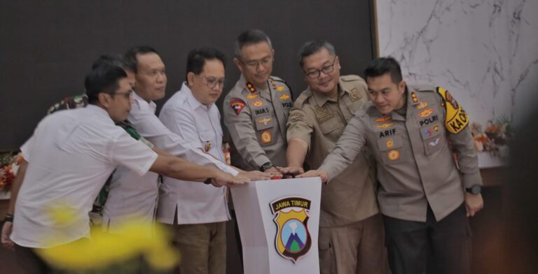 Kapolda Jatim dan Pj.Gubernur Launching Benih Jagung Merk Bhayangkara di Blitar