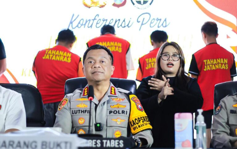 Polrestabes Surabaya Amankan 4 Pelaku Debt Collector, yang Aniaya Pengacara