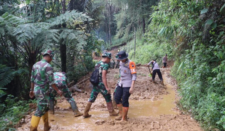 Tim K-9 Polda Jateng Berhasil Temukan Jenazah Bayi 5 Bulan yang Tertimbun Tanah Longsor