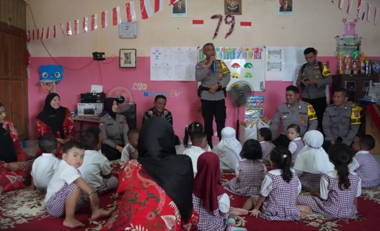 Sambang Taman Kanak – kanak, Polres Probolinggo Berbagi Makanan Bergizi