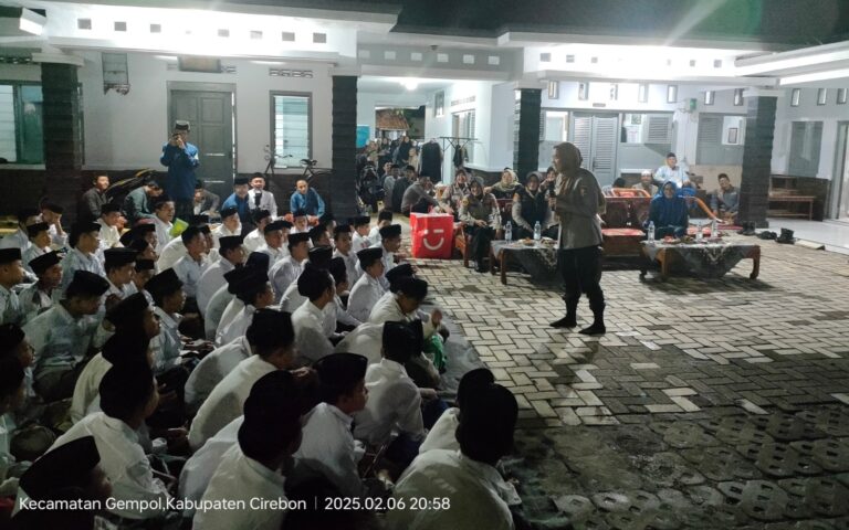 Kampanye “Rise and Speak” di Pondok Pesantren Kempek: Upaya Pencegahan Kekerasan Seksual bagi Santri