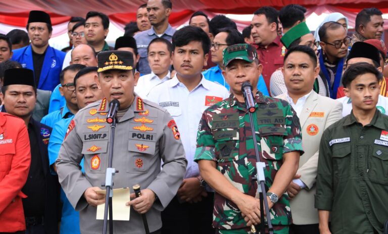 Kapolri dan Panglima TNI Buka Kegiatan Baksos Presisi : Pastikan Kebutuhan Pokok Terjaga Selama Ramadan