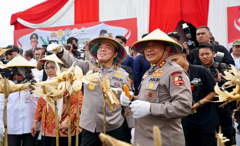 Irwasum Polri Pimpin Panen Jagung Serentak di Madiun, Wujudkan Astacita