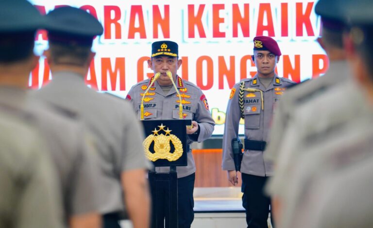 Kapolri Pimpin Kenaikan Pangkat 22 Pati Polri