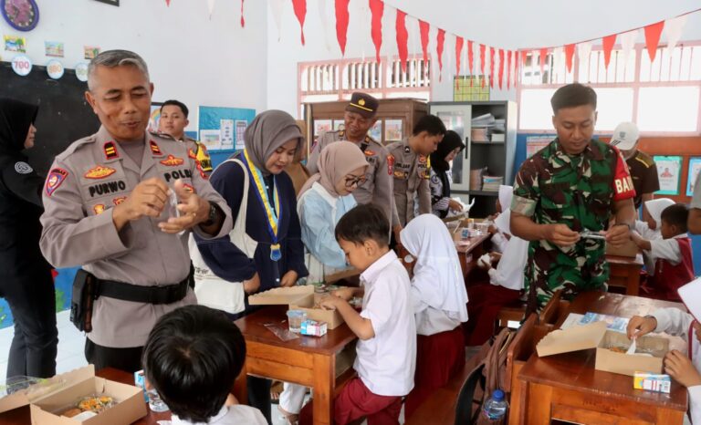 Sinergitas Polres Probolinggo Bersama Mahasiswa Sukseskan Program MBG