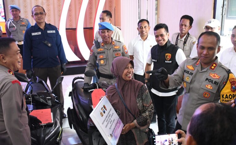Polres Madiun Kota Temukan dan Serahkan Motor yang Hilang, Korban Curanmor Tersenyum Riang