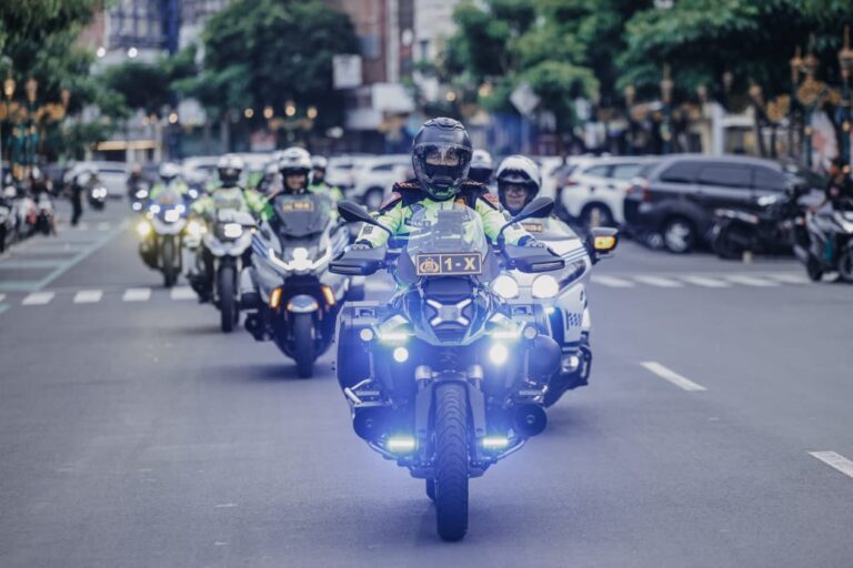 Kapolda Jatim Patroli Jarak Jauh Naik Motor Surabaya-Malang Jelang Operasi Ketupat Semeru 2025