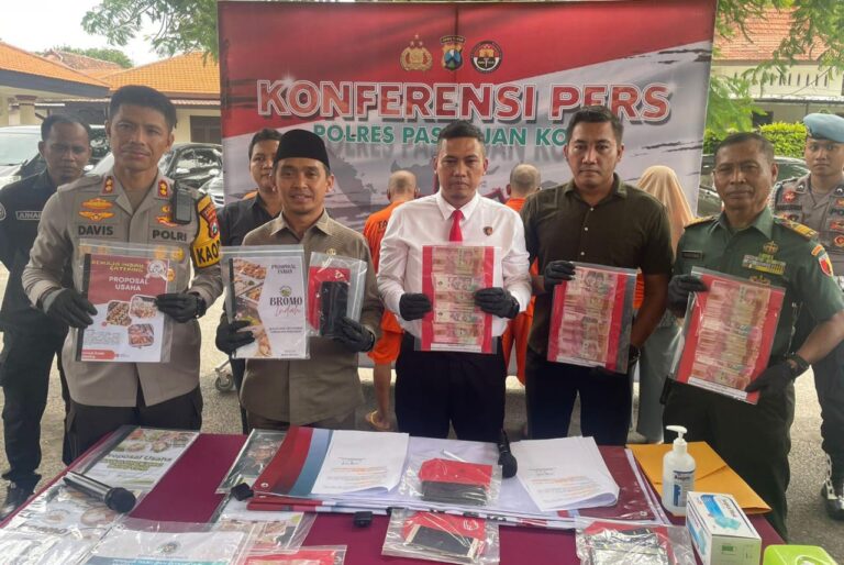 Polres Pasuruan Kota Amankan 4 Tersangka Penipuan Berkedok Program Makan Bergizi Gratis