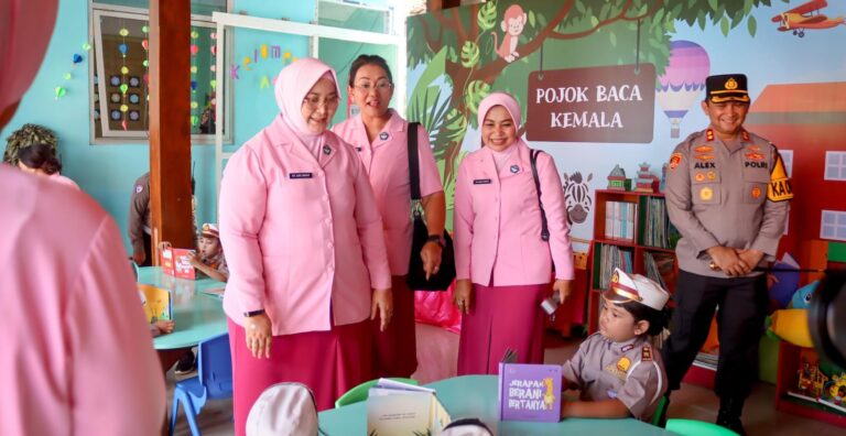 Ketua YKB Jatim Ade Imam Sugianto Kunjungi TK Kemala Bhayangkari 23 Lumajang, Berikan Makan Bergizi Gratis