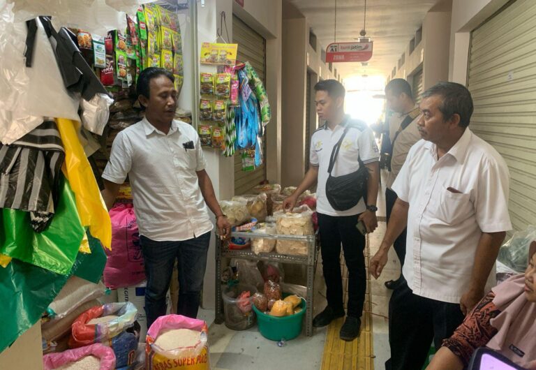 Jelang Ramadhan Polres Pamekasan dan Tim Monitoring Bapokting Sidak Pasar