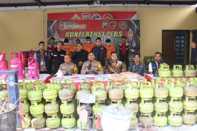 Polresta Sidoarjo Berhasil Ungkap Dua Gudang Pengoplosan LPG, 5 Tersangka Diamankan