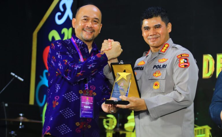 Polri Raih Juara I Kategori Booth Terfavorit di Kampung Hukum 2025 Mahkamah Agung