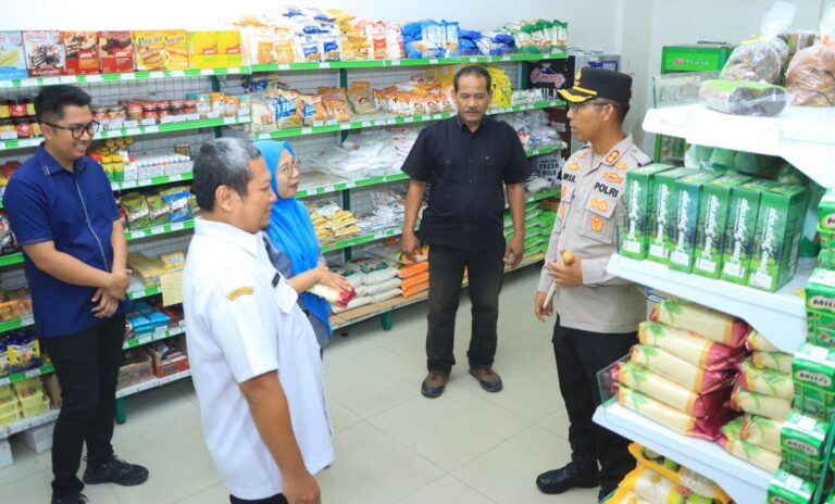 Monitoring Bapokting, Polres Ngawi dan Tim Satgas Pangan Sidak Pasar dan Swalayan