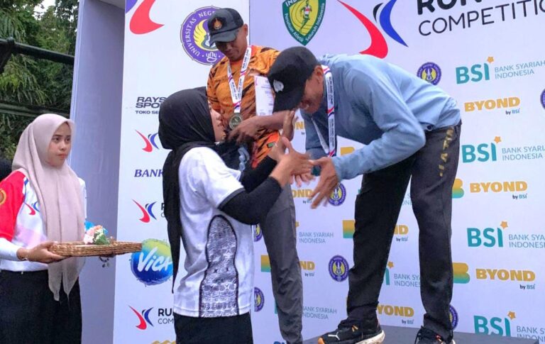 Personel Polres Lamongan Raih Dua Medali Kejurnas UNY Open Run and Jump Competition