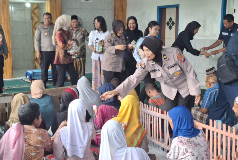 Sambut Bulan Suci Ramadhan Bidhumas Polda Jatim Gelar Baksos Peduli ODGJ