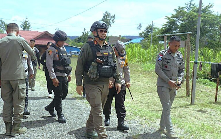 Kasatgas Humas Ops Damai Cartenz Kunjungi Pos Brimob di Oksibil dan Serambakon, Berikan Motivasi kepada Personel