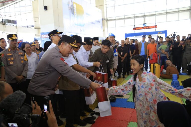 Tinjau Terminal Pulo Gebang, Kapolri Perintahkan Petugas Persiapkan Skema Rekayasa Lalu Lintas