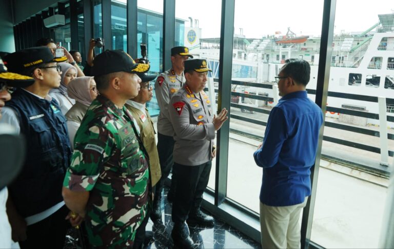 Tinjau Pelabuhan Merak, Kapolri Sebut Terjadi Penguraian Kepadatan Imbas Kebijakan Diskon Tiket dan WFA