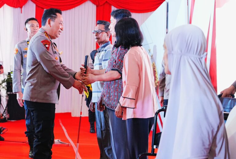 Kunjungi Polda Sumut, Kapolri Tinjau Renovasi Masjid hingga Bakti Sosial