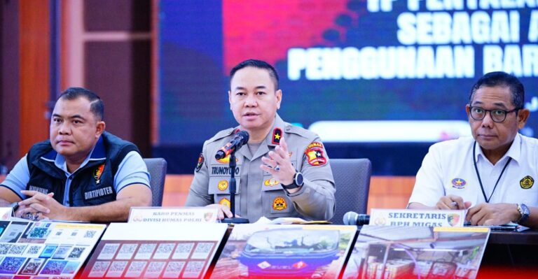 Bareskrim Polri Ungkap Kasus Penyalahgunaan BBM Bersubsidi di Jawa Timur dan Jawa Barat, Sita 16.400 Liter Solar Ilegal