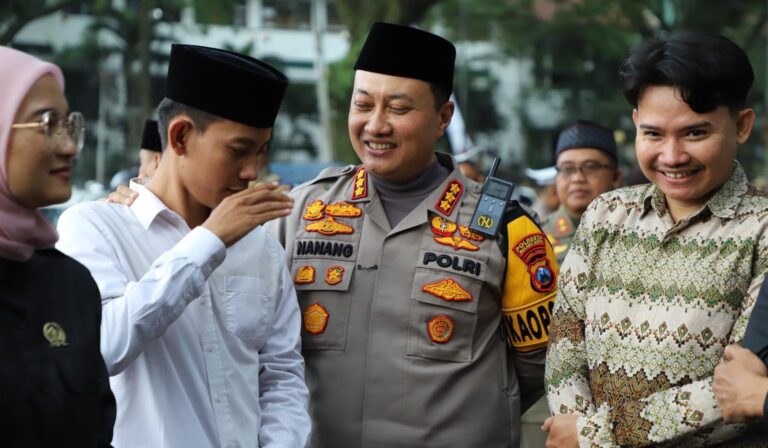 Kapolresta Malang Kota Bersama Foropimda, GMNI Jatim Melaksanakan Kerja Bakti Pasca Aksi Demo dan Baksos 2000 Paket Sembako