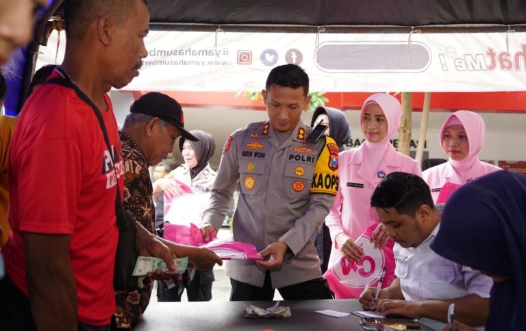 Polres Ponorogo dan Bhayangkari Gelar Bazar Murah Ramadhan, Warga Sumringah