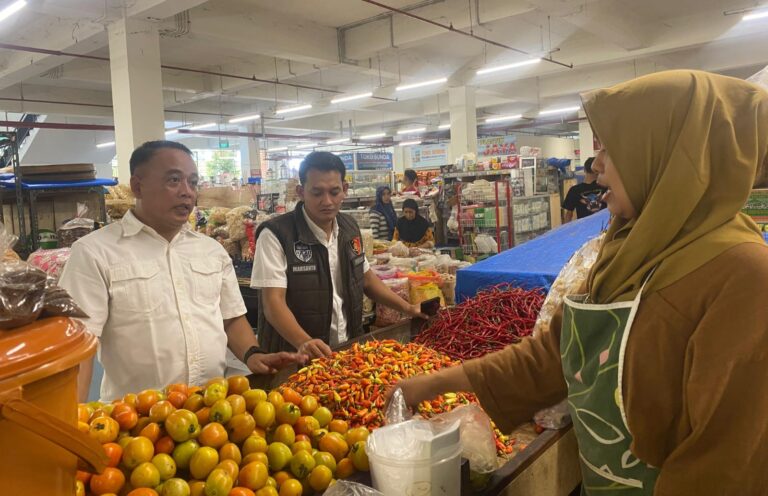 Satgas Pangan Polres Ngawi Sidak Pasar Pantau Harga dan Stok Bapokting Jelang Lebaran