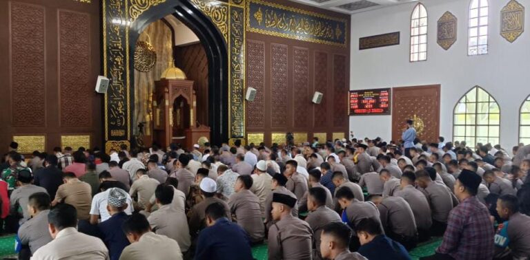 Polda Jatim Gelar Shalat Gaib Wujud Empati Atas Gugurnya 3 Anggota Dalam Tugas di Way Kanan Lampung