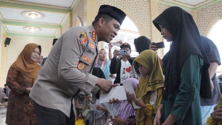 Safari Ramadhan Kapolresta Sidoarjo Sosialisasikan Hotline Mudik Polri 110