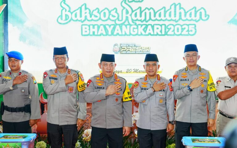 Kapolri Hadiri Bazar Ramadan Polri Presisi dan Baksos di Surabaya