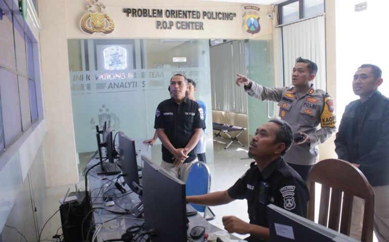 Mudik Aman Polres Nganjuk Maksimalkan CCTV Command Center dan Layanan Publik