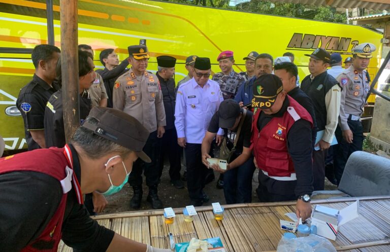 Operasi Ketupat Semeru 2025, Polresta Banyuwangi Gelar Tes Urine Bagi Sopir Bus