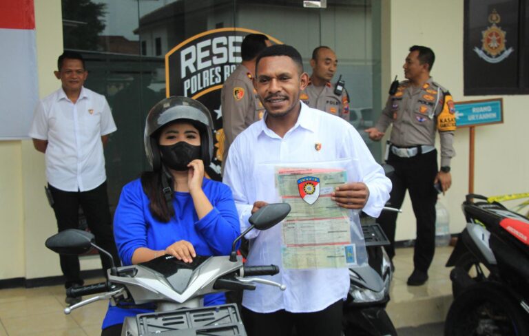 Hati Riang Korban Curanmor Saat Polres Bondowoso Temukan dan Kembalikan Motor yang Hilang