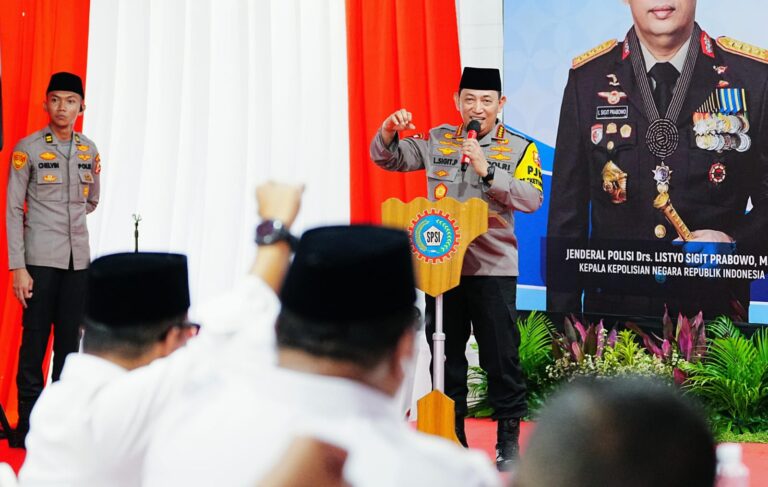 Buka Bersama Dengan Buruh, Kapolri Sampaikan Kabar Gembira