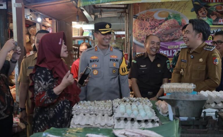 Kapolres Jember Bersama Forkompinda Sidak Pasar Pastikan Stok dan Harga Pangan Stabil Jelang Idul Fitri 1446 H
