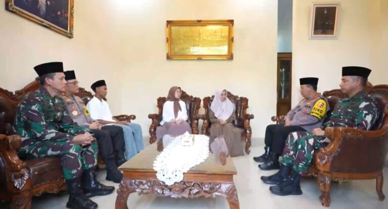 Kapolri Berikan Penghargaan Rekpro Bintara ke Daffa, Sepupu Almarhum Briptu Ghalib