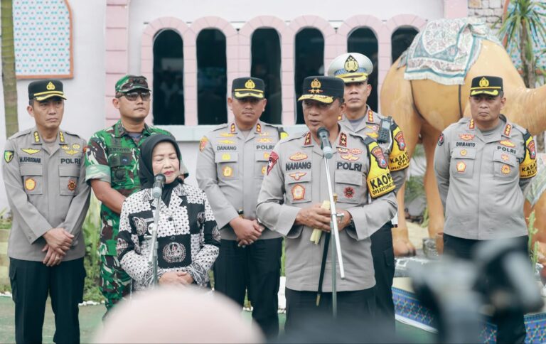 Pastikan Kenyamanan Pemudik, Kapolda Jatim Cek Posyan dan Pospam di Malang Raya