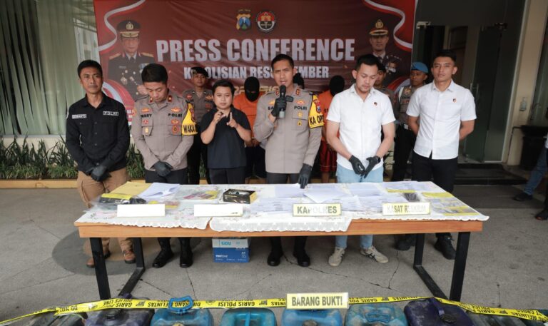 Polres Jember Berhasil Ungkap Penyalahgunaan BBM Bersubsidi Tiga Karyawan SPBU Diamankan