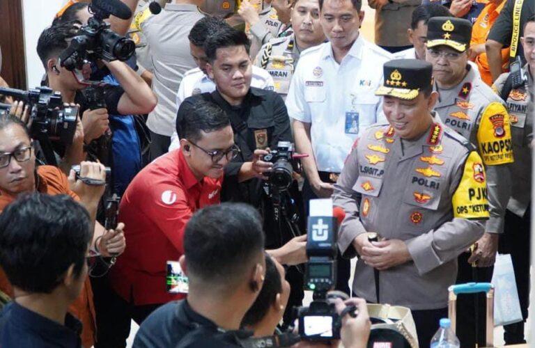 Tinjau Stasiun Tugu DIY, Kapolri: Mudik Gunakan Kereta Api Bisa Jadi Alternatif