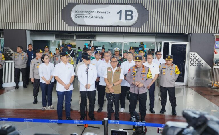 Tinjau Bandara Soetta, Kapolri Instruksikan Jajaran Rutin Patroli Pastikan Pemudik Aman-Nyaman