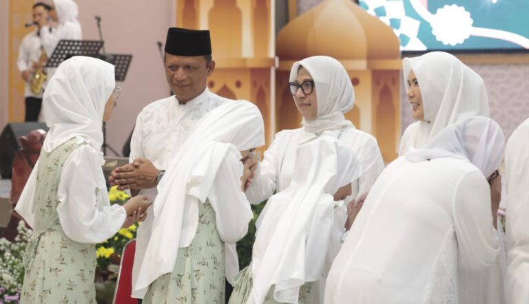 Sambut Idul Fitri Polda Jatim Laksanakan Sholat Id dan Gelar Halalbihalal