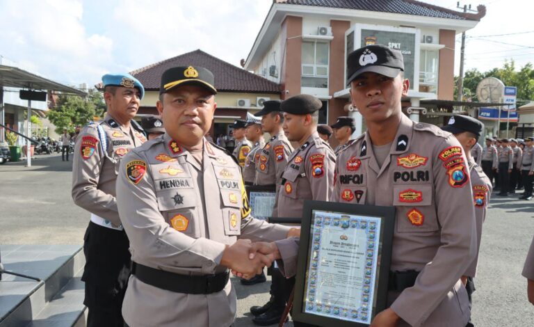 Tim Banjari Polres Pamekasan Raih Juara 1 Festival Solawat se Jatim