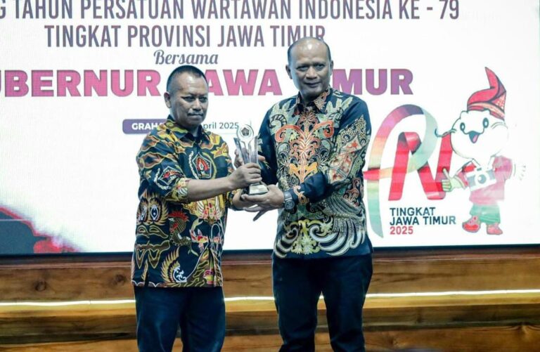 Kapolda Jatim Raih Penghargaan Prapanca Award di Puncak HPN 2025