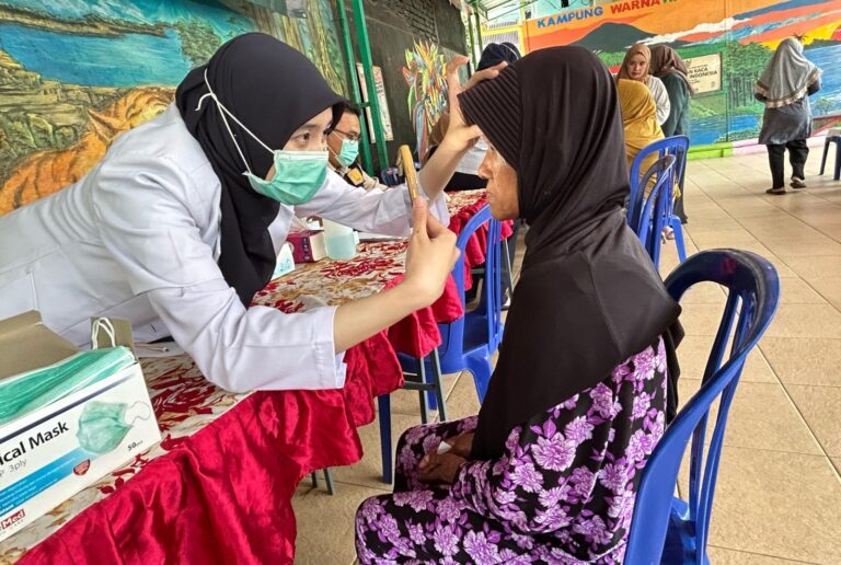 Polri Peduli Kesehatan, Polresta Malang Kota Bakti Kesehatan Gratis Untuk Warga Kampung Tematik