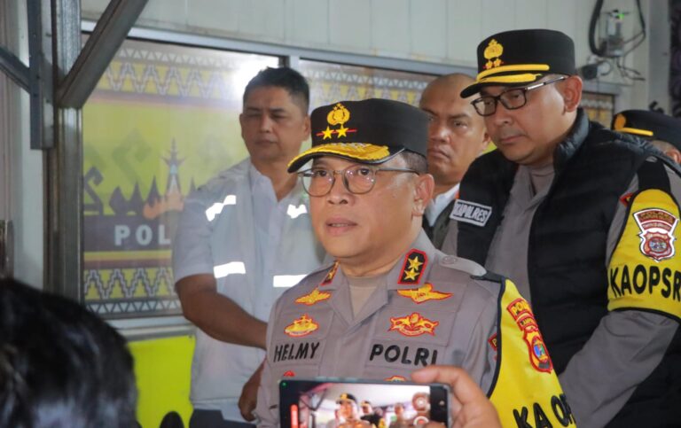 Polda Lampung Terapkan ‘Delay System’ untuk Atasi Kepadatan Kendaraan di Pelabuhan Bakauheni pada Arus Balik Lebaran 2025