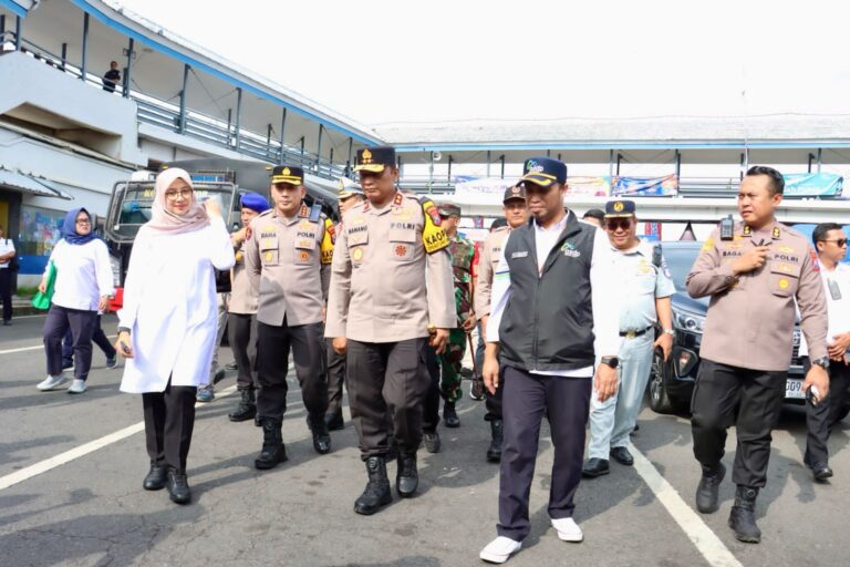 Kapolda Jatim Tinjau Pelabuhan ASDP Ketapang Banyuwangi Pastikan Arus Balik Lebaran Lancar