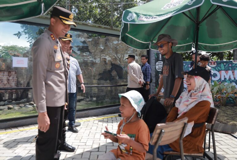Libur Lebaran Kapolres Jember dan Jajaran Patroli Dialogis di Lokasi Wisata