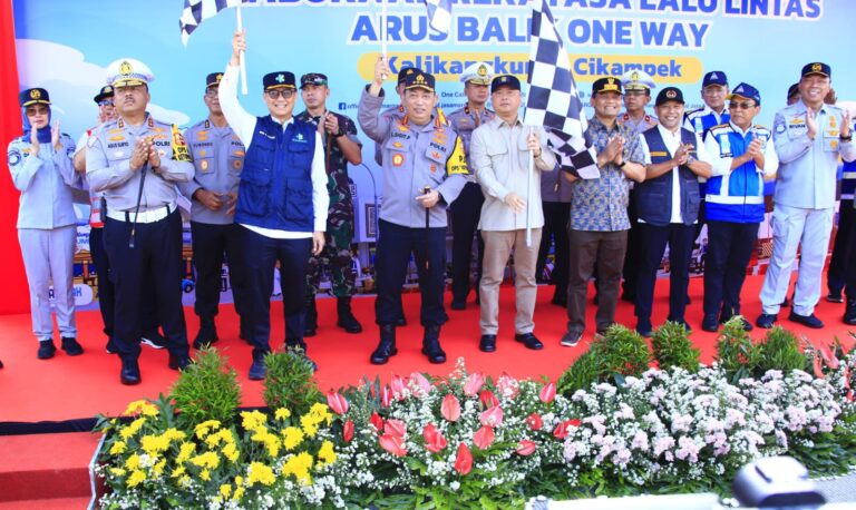 Kapolri Pimpin Pelepasan One Way Nasional Tol Kalikangkung-Cikampek